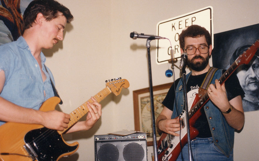 Dick & Kim on guitar.